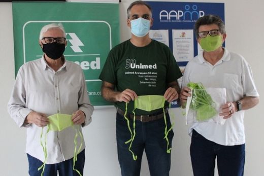 Unimed fornece máscaras para Associação dos Aposentados de Matão