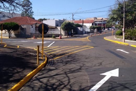 Trânsito: sinalização ao redor do Parque Ecológico é reformada