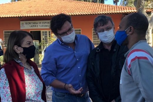Professora Bebel visita a cidade e anuncia verbas