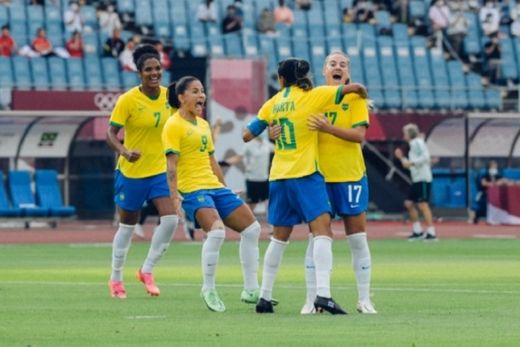 Marta faz dois e Brasil goleia China na estreia das Olímpiadas