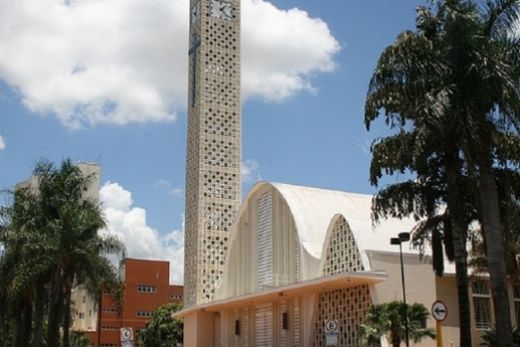 Comércio funciona no feriado do dia 6