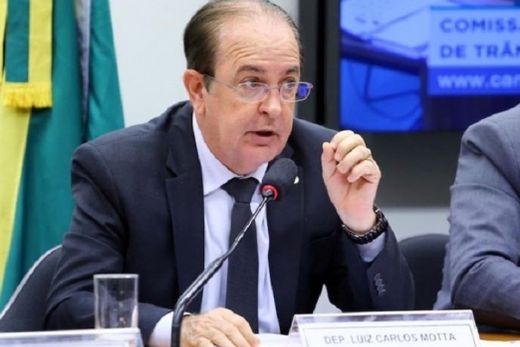 É preciso diminuir o peso dos encargos sobre o comércio, setor de serviços e indústrias
