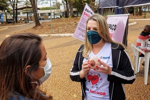 ? Na Praça do Centro. Orientações foram prestadas às futuras mamães sobre o período da gestação, a saúde do bebê e da mulher e a amamentação