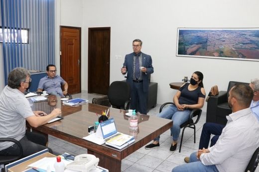 No Gabinete do Prefeito. Encontro contou com Cido Ferrari, Ana Mondini, Robinho Ramos, João Batista da Silva, Ronei Mione e Willian Bassi