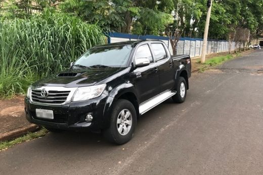 Caminhonete Hilux é roubada em Matão