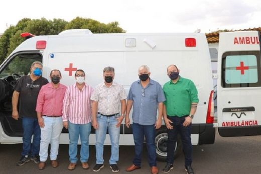 A nova ambulância. Transporte é adequado aos inúmeros casos que a Prefeitura atende