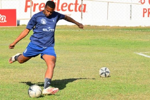 Lucas. Meia marcou seu segundo gol na 'Bezinha', sendo o artilheiro da Matonense