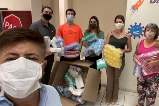 Projeto Gorrinho Solidário recebe doação de material para confecção de cerca de mil toquinhas