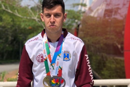 Pablo Furlan. Ouro no salto em distância; prata nos 100 e nos 200 metros