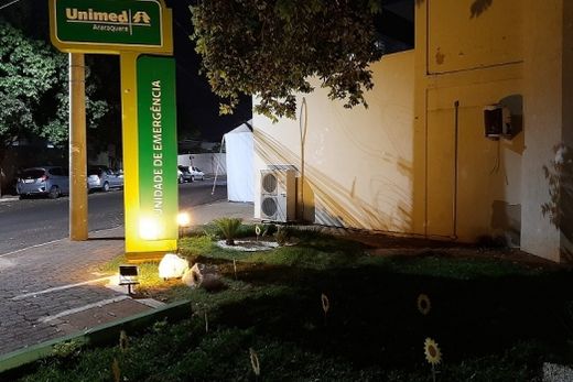 Fachada do Hospital São Paulo ganha iluminação  na cor laranja