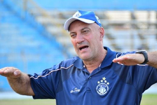 Campangnollo. Das seis vitórias da equipe, cinco foram consecutivas, tendo ele como treinador