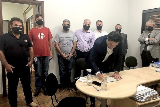 Negócio concretizado. O empresário Marcio Barbero assinou a efetivação da compra dos lotes no 2º Tabelião de Notas de Matão, no dia 29