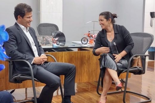 Em São Paulo. O deputado Rogério Nogueira recebeu a vereador Ana Mondini, que entregou três requerimentos com pedidos de recursos financeiros para Matão