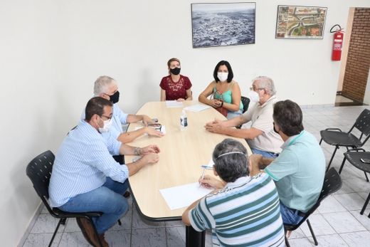 Reuniões definiram projeto. Objetivo é identificar estudantes com problemas de visão, encaminhá-los para consulta médica e fornecer os óculos