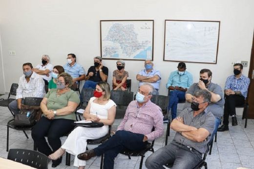 Em reunião. Na terça-feira (5), o prefeito Cido Ferrari e todo seu secretariado deram o ?start? no projeto de Reforma Administrativa ? apresentado pelo secretário Willian Bassi