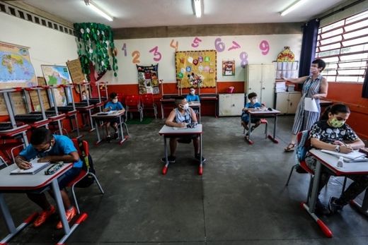 Após Doria determinar retorno obrigatório, secretaria diz que só 24% das escolas estaduais estão aptas a receber 100% dos alunos