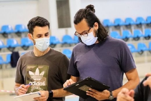 Samie com o preparador físico Igor Silveira. "Desenvolvo as habilidades técnicas dos atletas utilizando diversas ferramentas e conhecimentos da biomecânica esportiva"