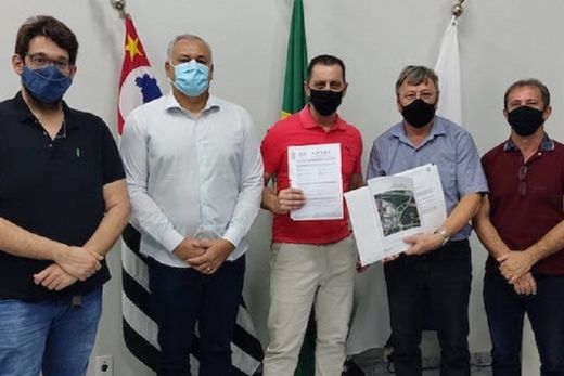 Presentes na apresentação do projeto. Willian Bassi, Alexandre Serafim, Ederaldo Job, Cido Ferrari e Joninhas Garcia, no último dia 8, na Prefeitura