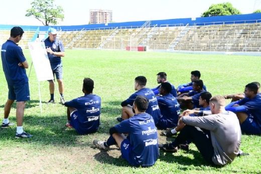 Campangnollo orienta a equipe. Até agora, a Matonense conquistou 87% dos pontos com o treinador no comando