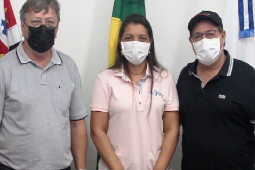 Juntos. Cido Ferrari, Ana Mondini e Antonio Galli, no gabinete da presidente da Câmara, quinta-feira (28)