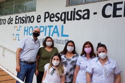 Trabalho conjunto. A equipe que atua na área de pesquisas sobre o AVC, sob  direção de Cesar Minelli