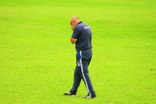 Campangnollo comemora. Com o treinador, a Matonense somou 33 pontos, atingindo o altíssimo índice de 78,57% de aproveitamento