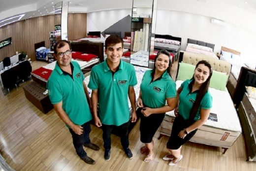 Edson, Felipe, Silmara e Erika. Equipe da Ricci Colchões atende de segunda-feira a sábado, com produtos entregues no mesmo dia