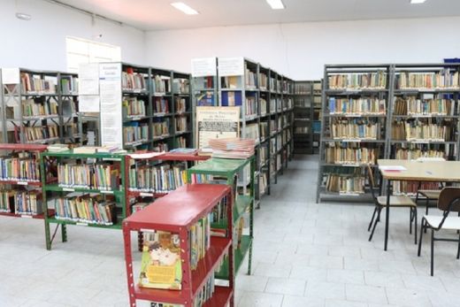 Acervo. Atualmente, a Biblioteca Municipal dispõe de mais de 20 mil exemplares que podem ser emprestados provisoriamente