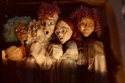 'Abrolhos'. Obra vai para o palco em uma linguagem híbrida, que aposta no trabalho do teatro com bonecos e na dramaturgia da luz
