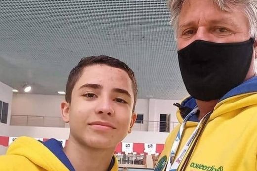 Vitor e Alemão. Nadador conquistou medalhas de ouro nos 50 Metros Livre, 50 Metros Peito e 100 Metros Medley