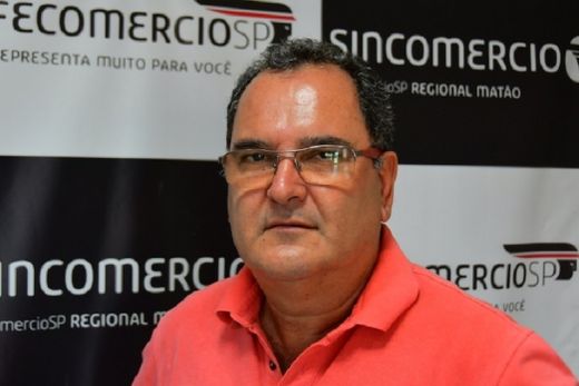 Toninho Giannini. "Prolongamento do horário visa proporcionar mais tempo para o consumidor ir às compras"