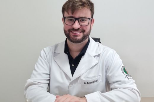 Rafael Bócoli. "É importante conhecer os meios de transmissão, diagnóstico e tratamento desta infecção, para evitar que tenhamos pacientes com Aids"