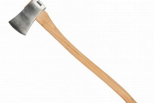 Homem é agredido com machado pelo cunhado