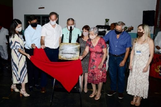 Ato inaugural. Placa descerrada por Anaidy Silva, Paulo Pereira, Davison Tosadori, Tadeo Gimenes, Agnes Radaeli, Zilda e Azorzinho Silveira Leite e Isabela Benassi