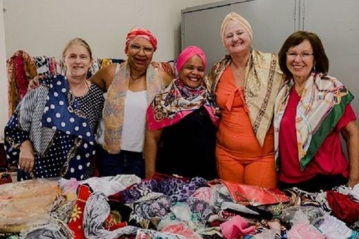 Grupo 'Amigas do lenço' fez entrega à APFCCM