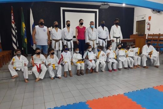 Karatecas graduados. Exame de Faixa da Associação Tavora foi realizado no último dia 12