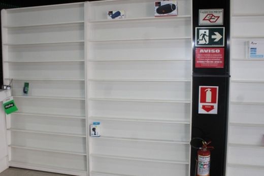 Furto. Prateleira da loja ficou praticamente vazia