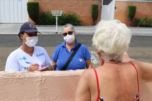 Atualização cadastral. Agentes Comunitários da Saúde (ACS?s) solicitam, durante as visitas, os dados de todos os moradores das residências
