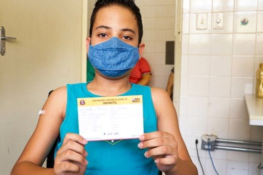 Com o comprovante. Vacinação contra a covid é feita em todas as Unidades de Saúde do município
