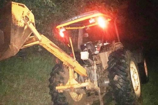 Roubo. Dois tratores foram roubados na noite desta quinta (3)