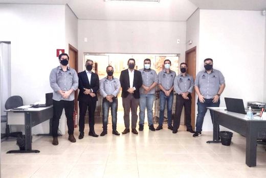 Na Metalcoopercred. Luiz Fabiano Andrade (diretor-presidente da Central) e Carlos Fontes (diretor de Negócios) conversaram com dirigentes da cooperativa