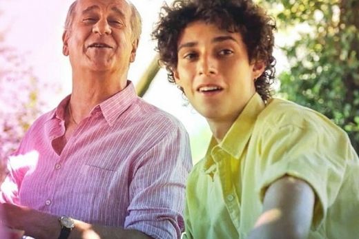 RESENHA: A propósito de A mão de Deus