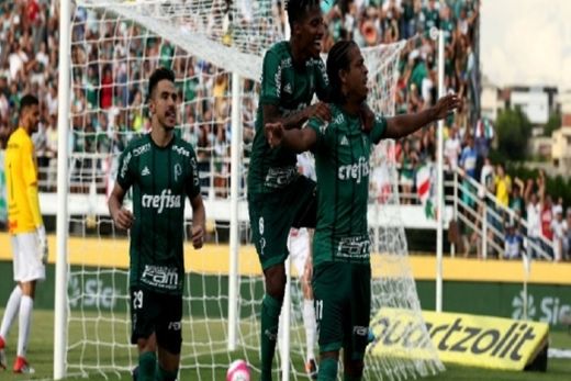 Palmeiras bate o Bragantino e segue 100% no Estadual