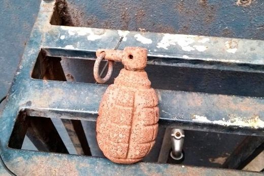 Granada. O possível explosível foi localizado por funcionários terceirizados em uma caixa de energia