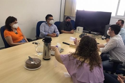 Trabalho em conjunto. Beth, Alencar, Renato, Higor, Junior e Elisangela, em reunião no IFSP-Matão