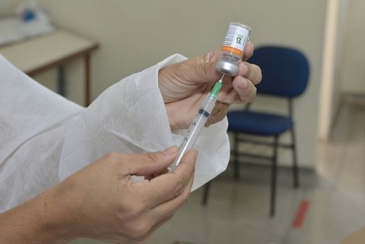 Quarta dose. Público-alvo é formado por idosos com 80 anos ou mais