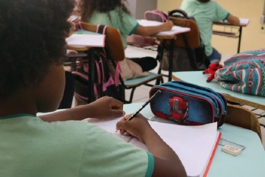 Condição. O ingresso da escola no PEI será definido a partir da análise técnica e da priorização das unidades maiores e mais vulneráveis