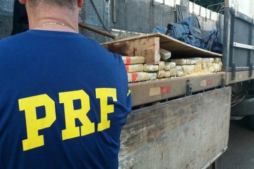 Motorista de Matão é preso transportando 1,4 ton. de maconha em caminhão
