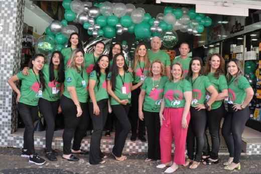 Celebração. No último dia 2, a equipe da Genial Perfumaria comemorou os 40 anos da loja sob a direção de Elza e José Fragali, que realizam o processo de transição e sucessão para a filha Ângela