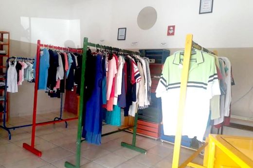 Reabertura. Venda de itens de vestuário será retomada no dia 20 de abril